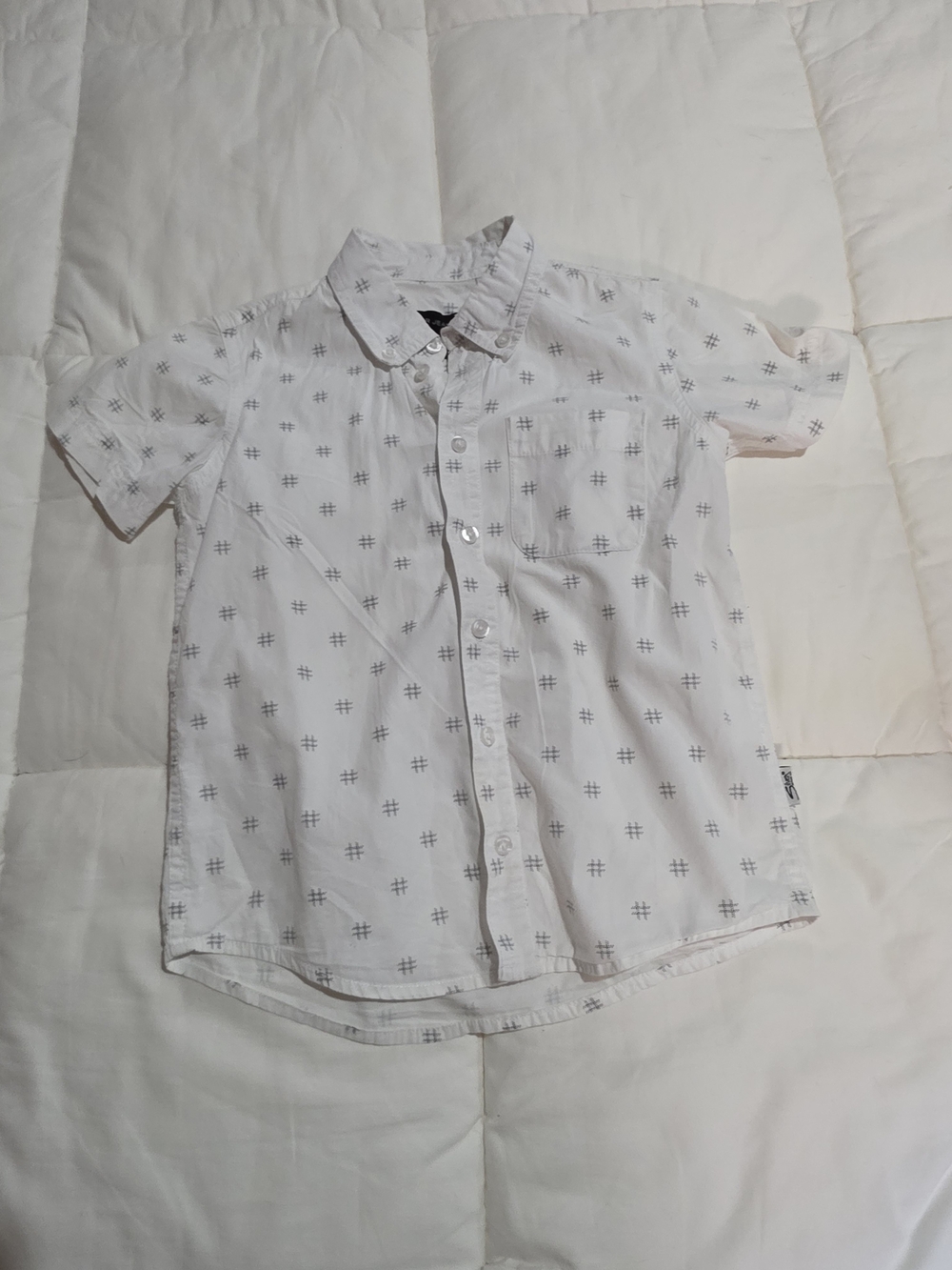 Silver Jeans White Short Sleeve Button-Down Shirt with Gray Print